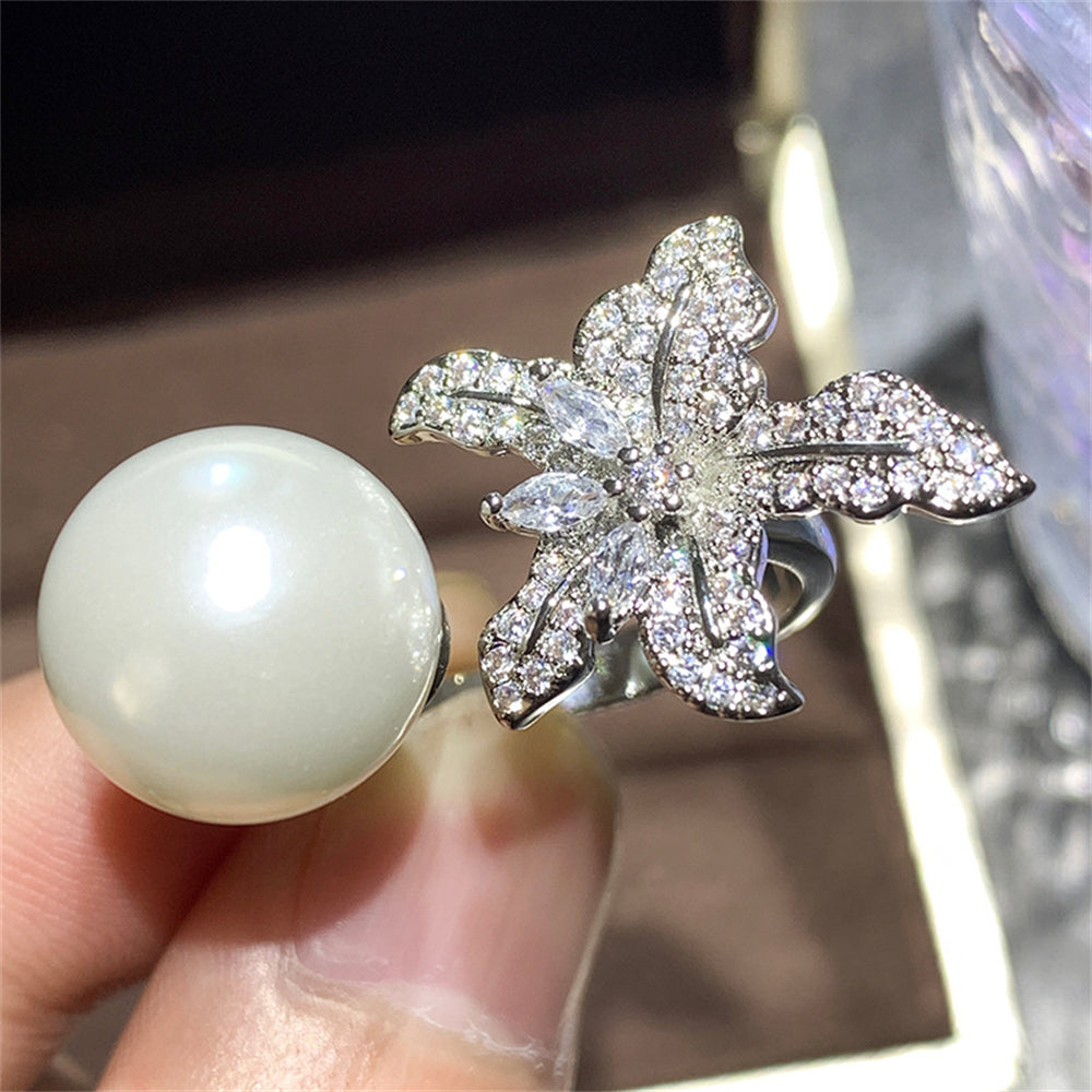 Oceanic Charm Ring - Pearlescent Sea Star Adornment 2861