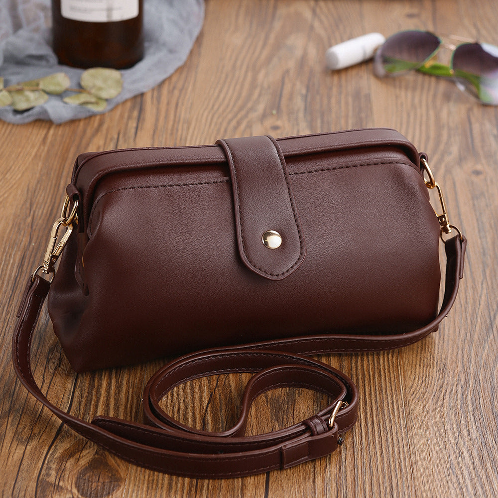 Sleek Leather Crossbody 2884 Dark brown